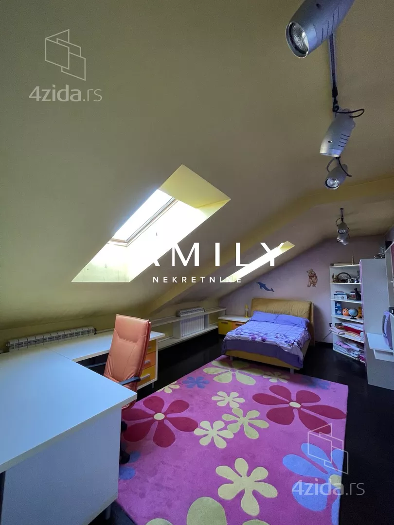 Šestosoban stan | 4zida