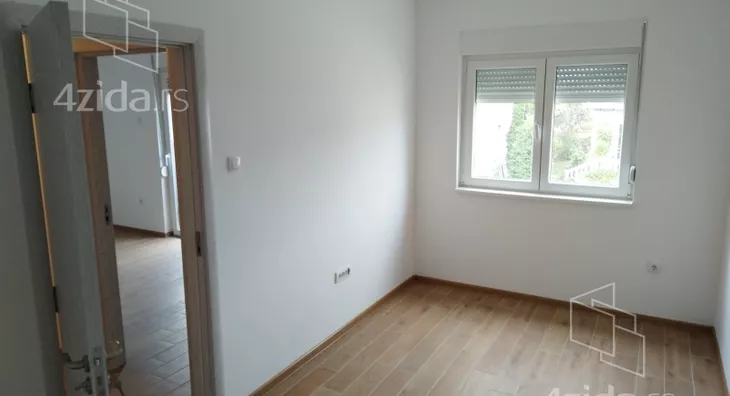 Sedmosoban stan | 4zida