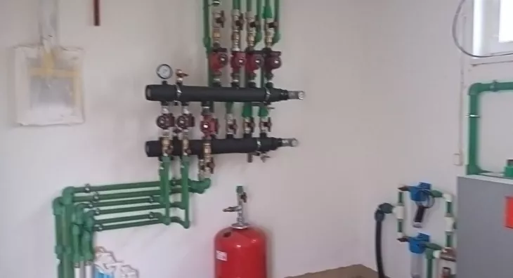 Poslovna zgrada | 4zida