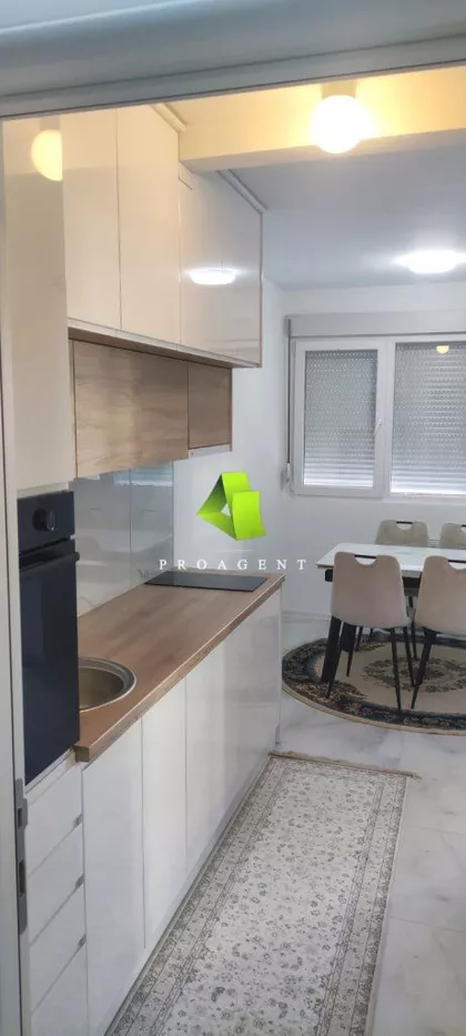 Crveni Pevac | 4zida.rs