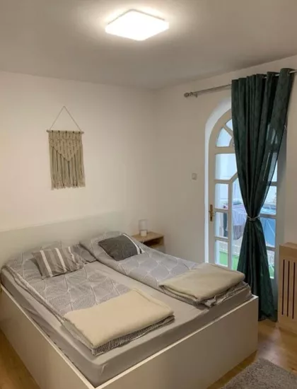 Trg Cara Jovana Nenada | 4zida.rs