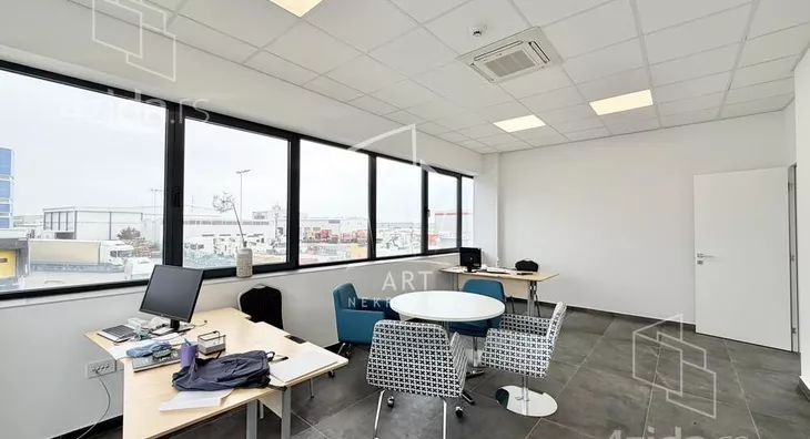 Poslovna zgrada | 4zida