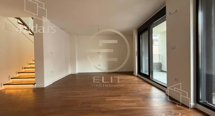 Šestosoban stan | 4zida