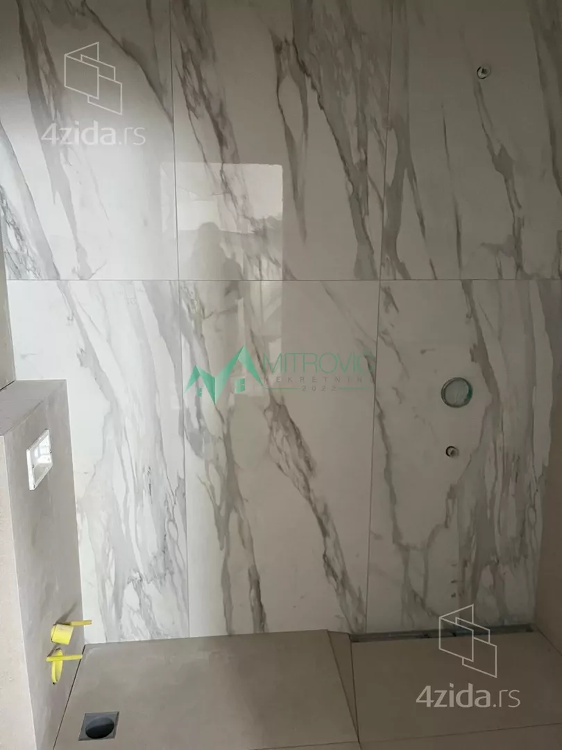 Četvoroiposoban stan | 4zida