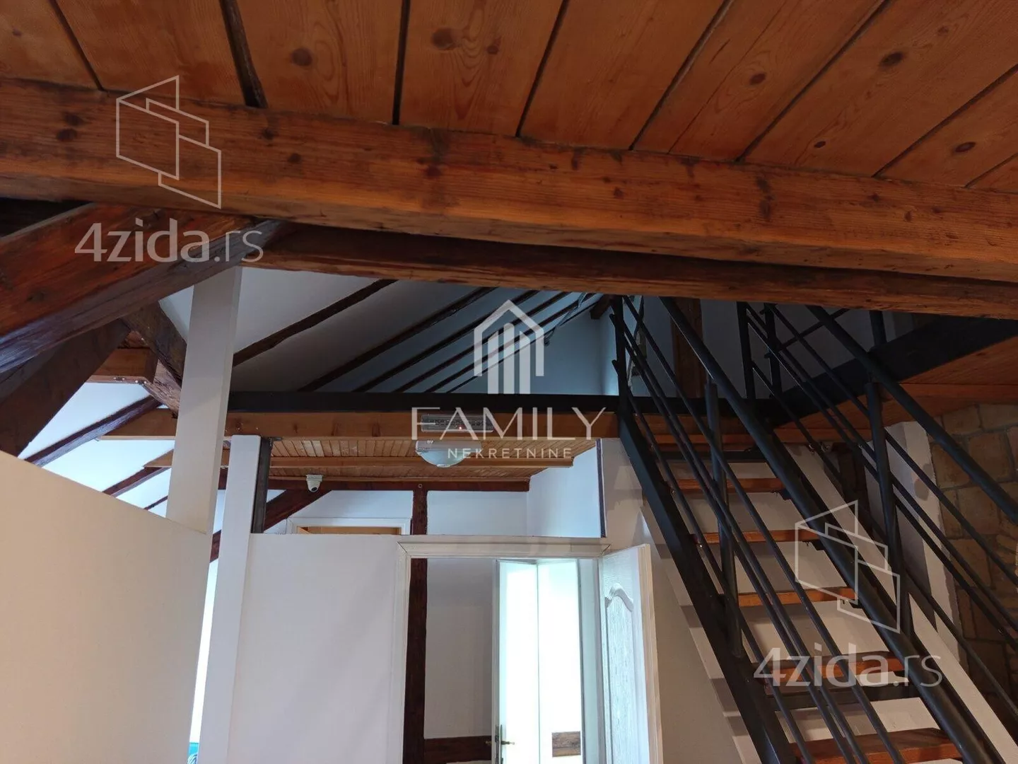 Četvoroiposoban stan | 4zida