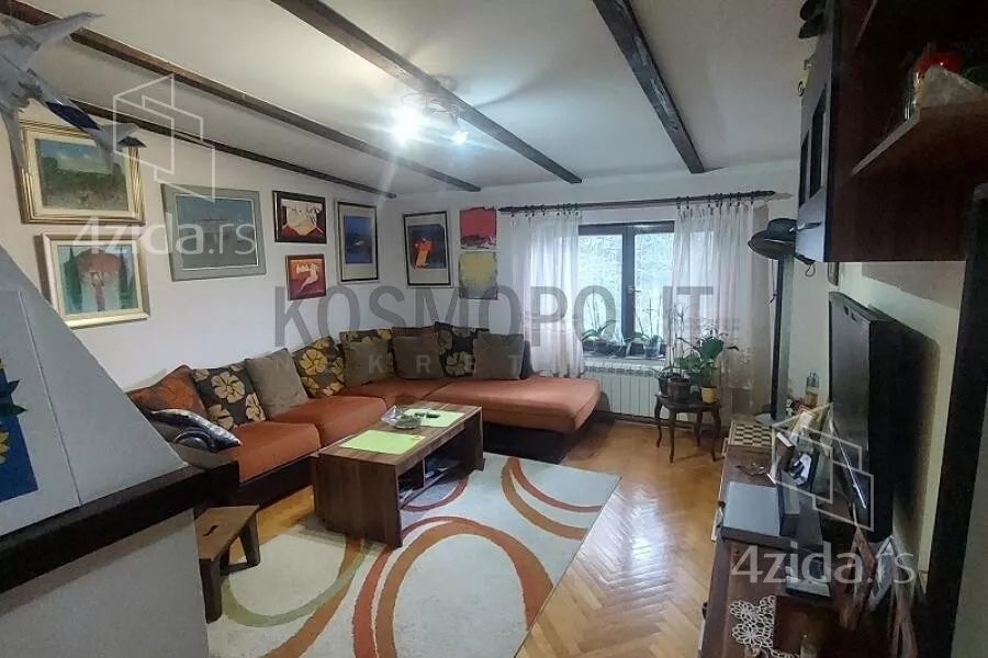 Šestosoban stan | 4zida