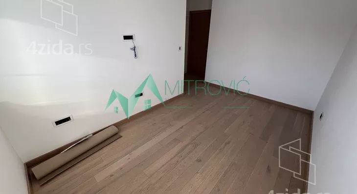 Šestosoban stan | 4zida