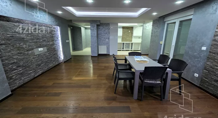 Četvoroiposoban stan | 4zida