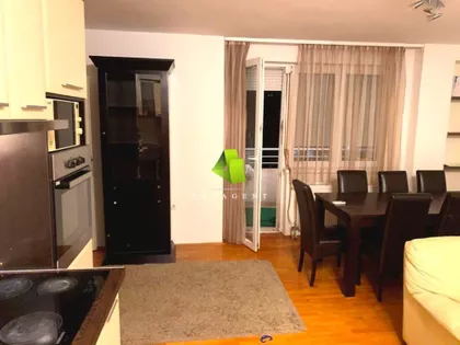 Crveni Pevac | 4zida.rs