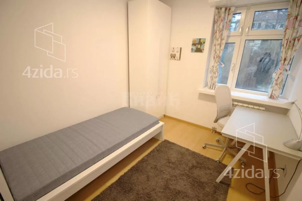 Šestosoban stan | 4zida