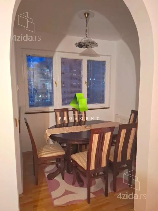 Troiposoban stan | 4zida