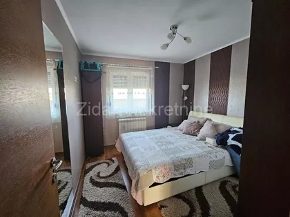 Stari Banovci | 4zida.rs