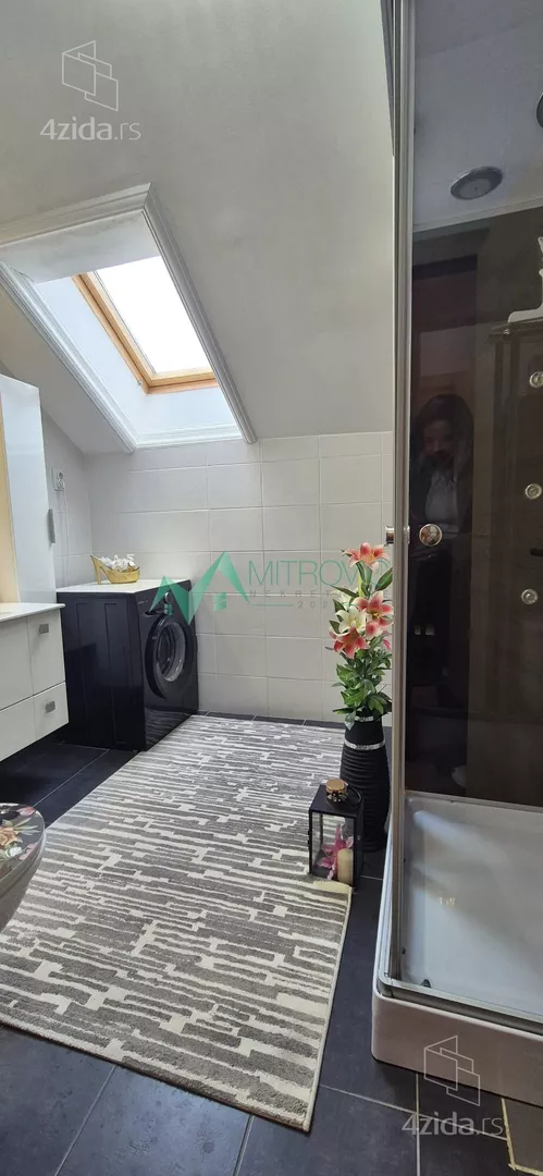 Četvoroiposoban stan | 4zida