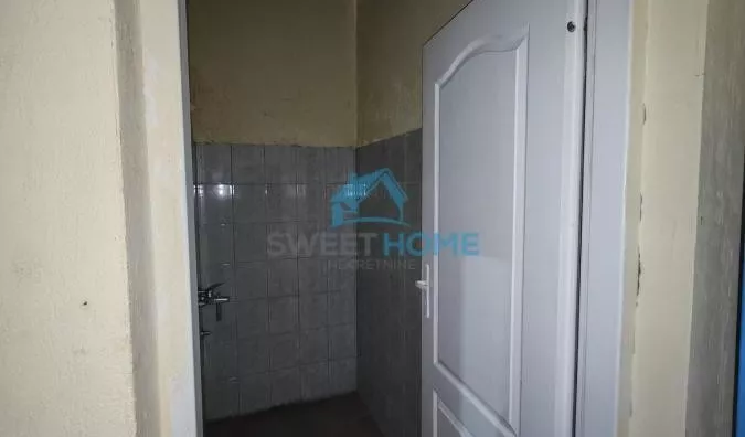 Poslovna zgrada | 4zida