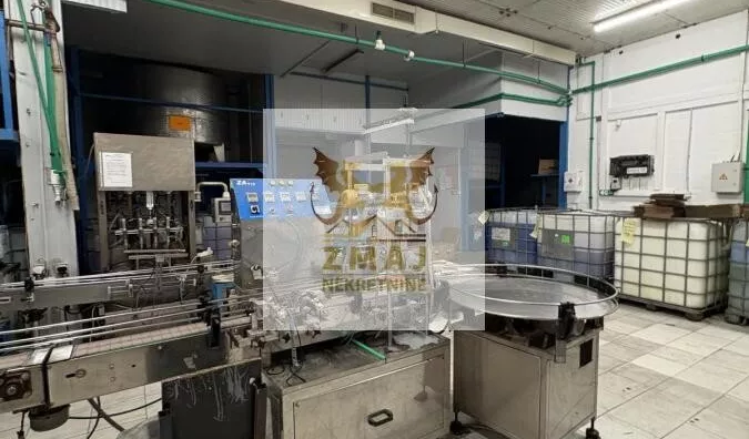 Poslovna zgrada | 4zida