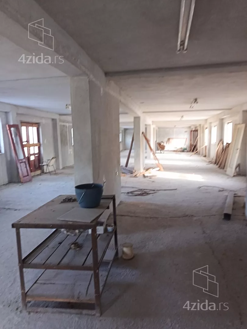 Poslovna zgrada | 4zida