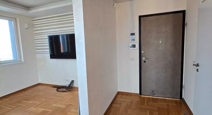 Šestosoban stan | 4zida