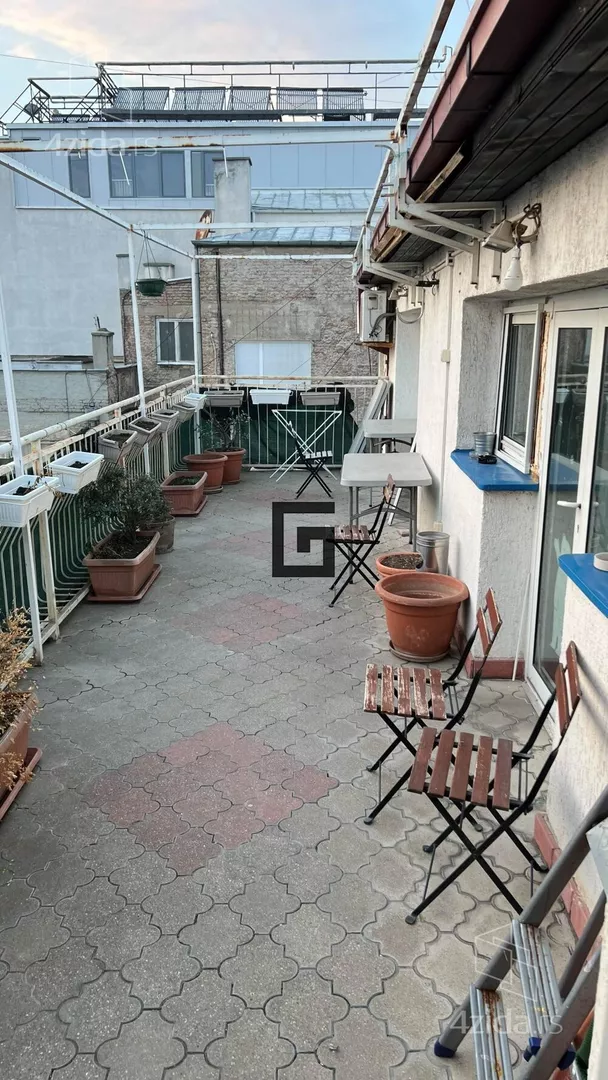 Šestoiposoban stan | 4zida