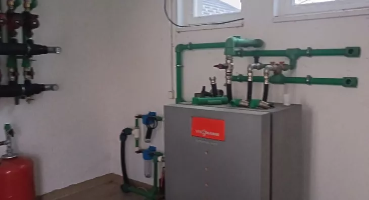 Poslovna zgrada | 4zida