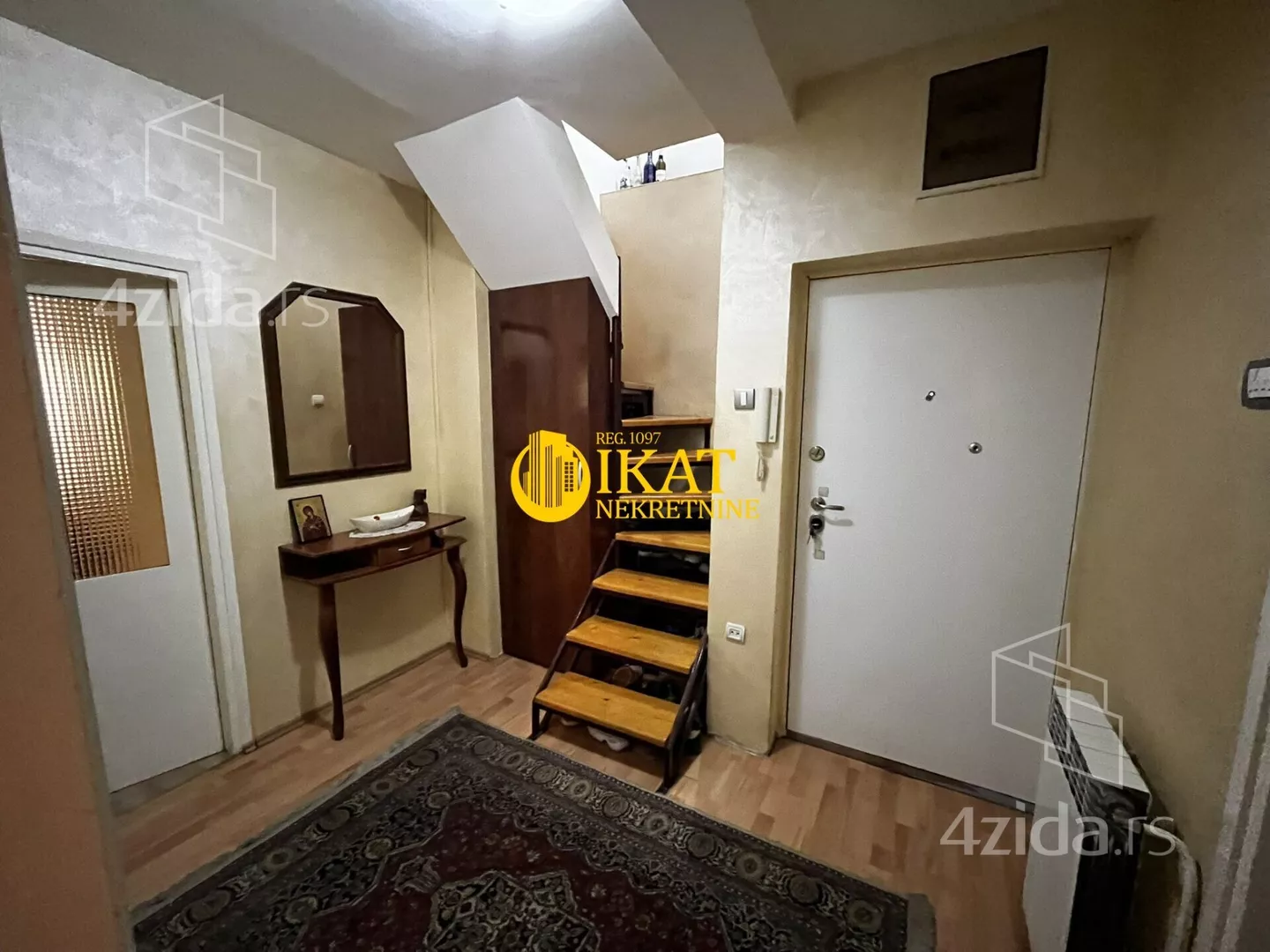 Šestosoban stan | 4zida