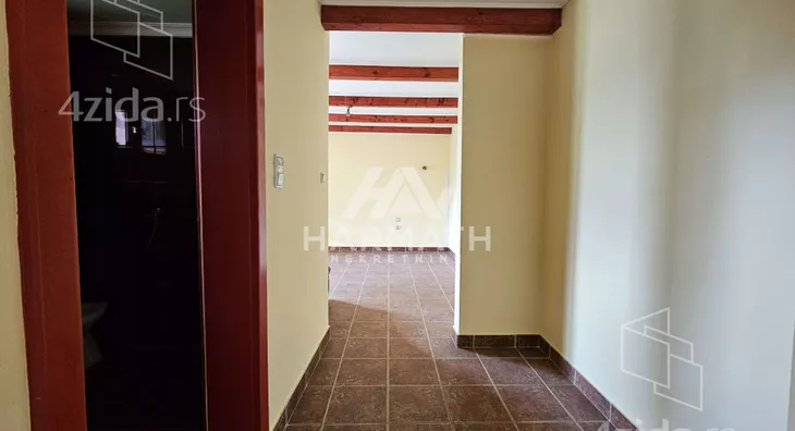 Poslovna zgrada | 4zida