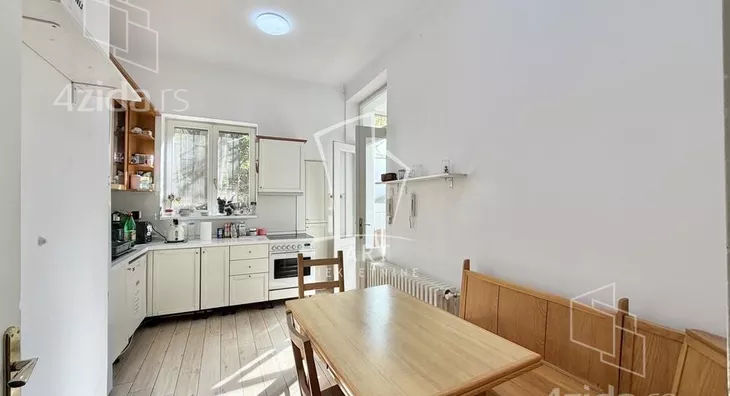 Šestosoban stan | 4zida