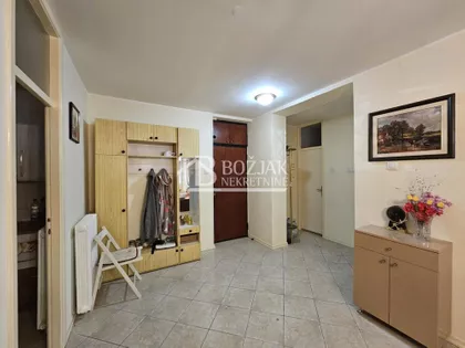 Žitni trg | 4zida.rs