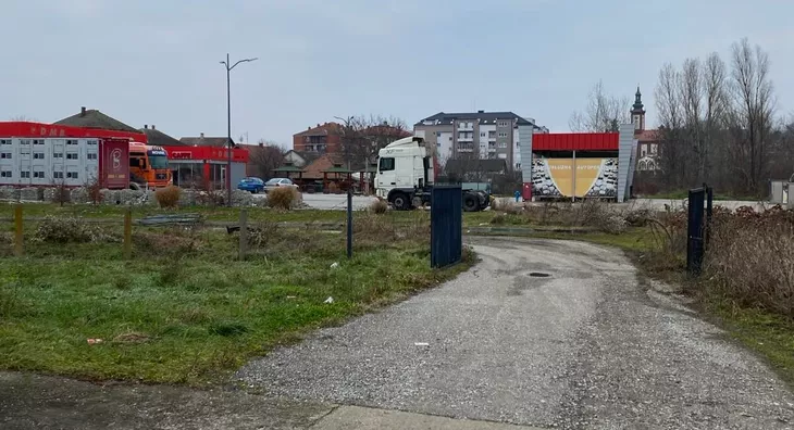 Poslovna zgrada | 4zida