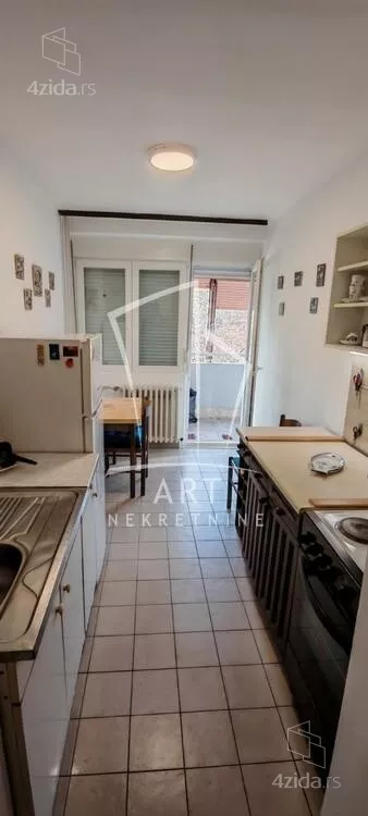 Šestosoban stan | 4zida