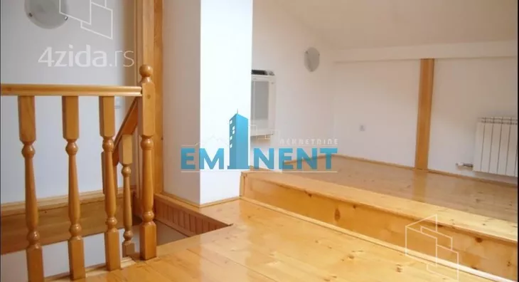 Sedmosoban stan | 4zida