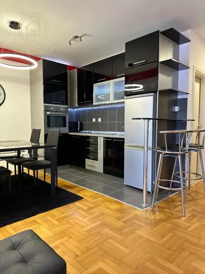 Ekonomski/Pravni Fakultet | 4zida.rs