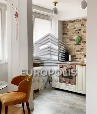 Četvoroiposoban stan | 4zida