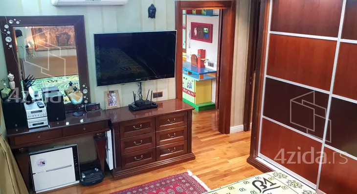 Petosoban stan | 4zida