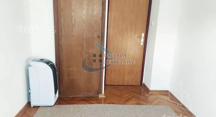 Četvoroiposoban stan | 4zida