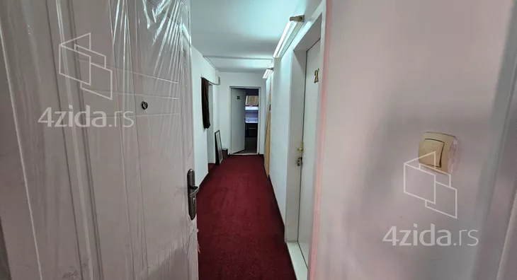 Poslovna zgrada | 4zida