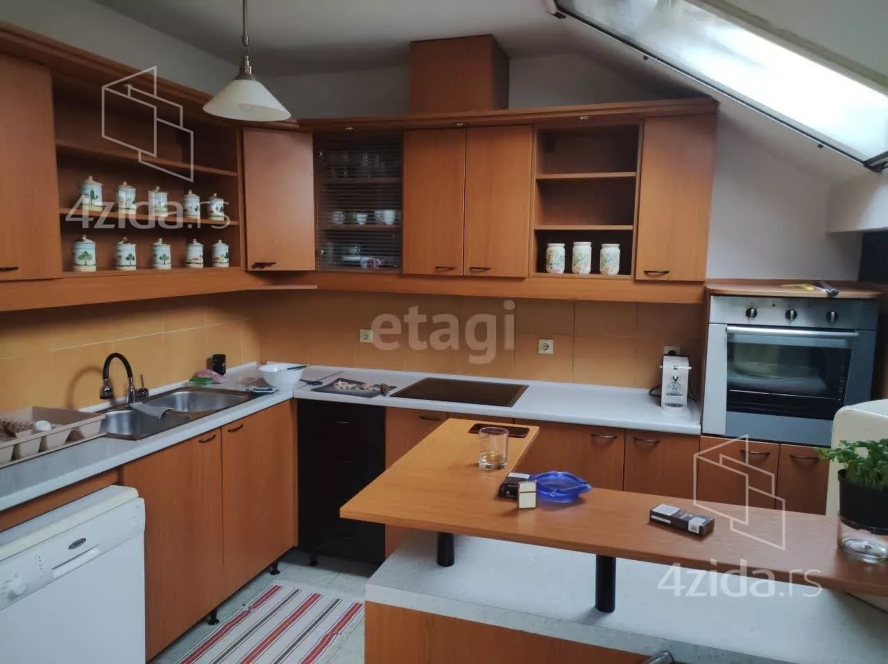 Četvoroiposoban stan | 4zida
