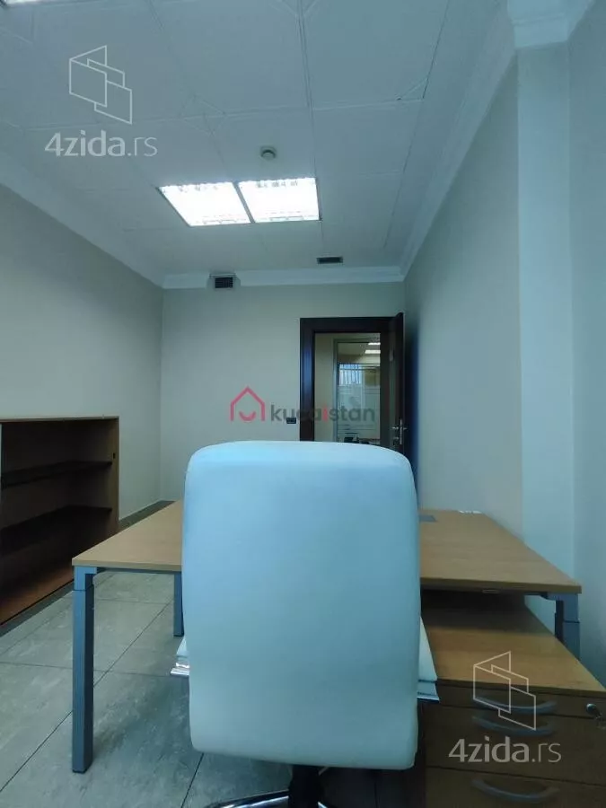 Poslovna zgrada | 4zida