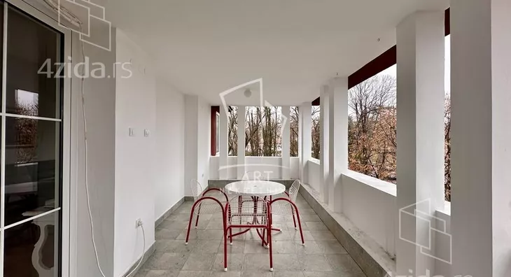 Petosoban stan | 4zida