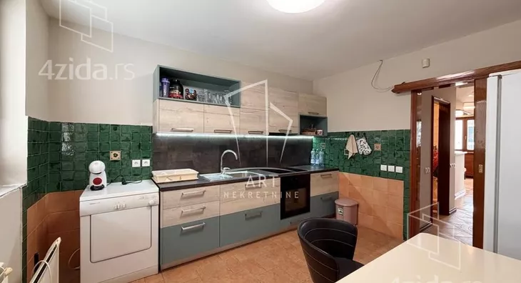 Petosoban stan | 4zida