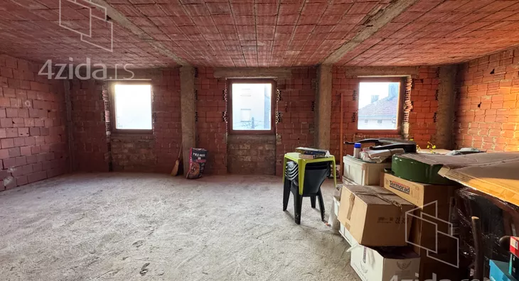 Četvoroiposoban stan | 4zida