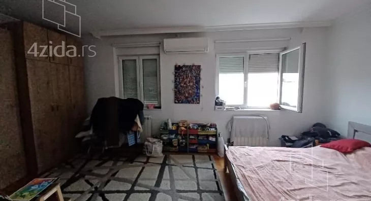 Četvoroiposoban stan | 4zida