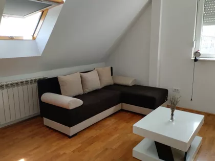 Ustanička 214 | 4zida.rs