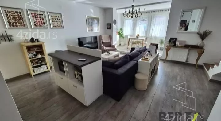 Troiposoban stan | 4zida