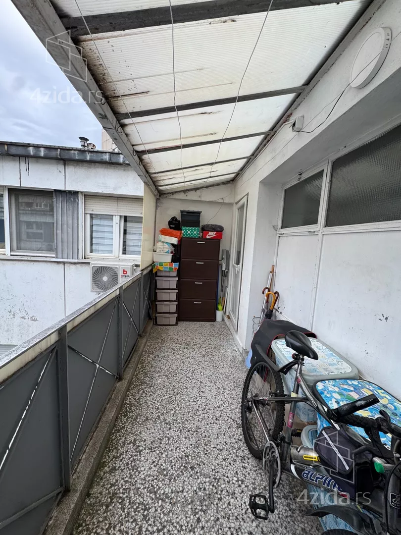 Troiposoban stan | 4zida