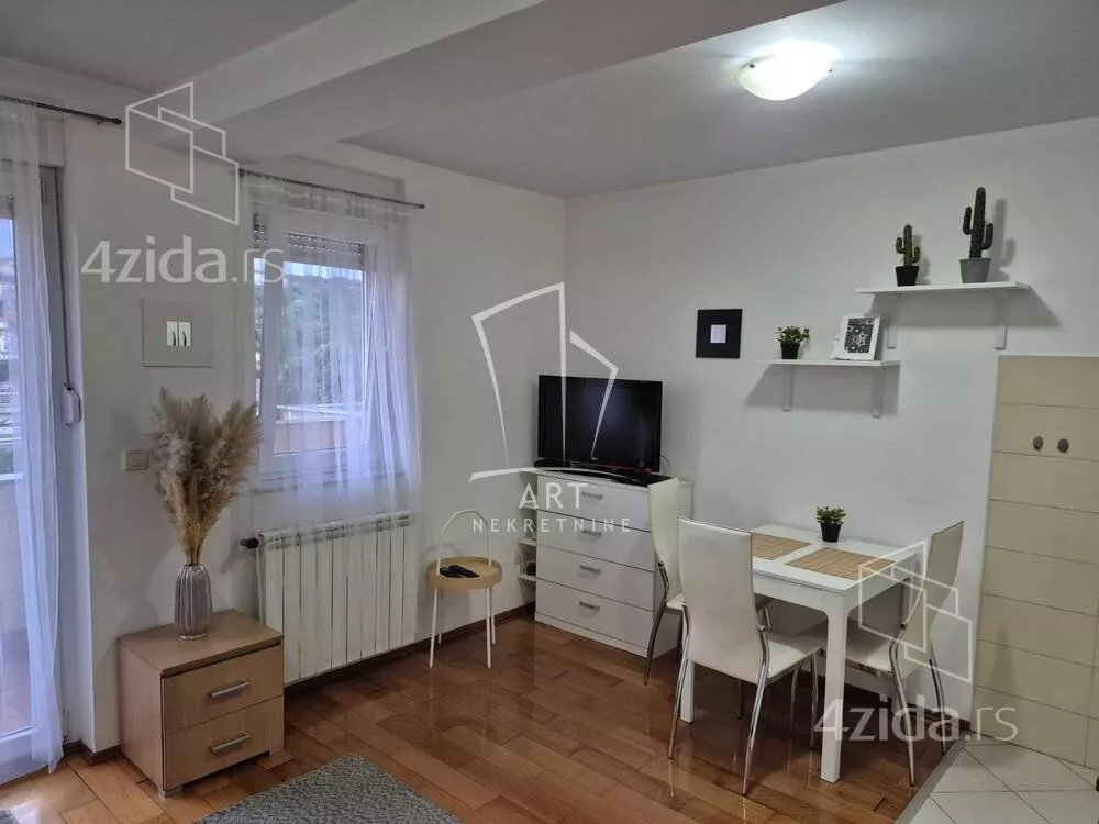 Garsonjera | 4zida