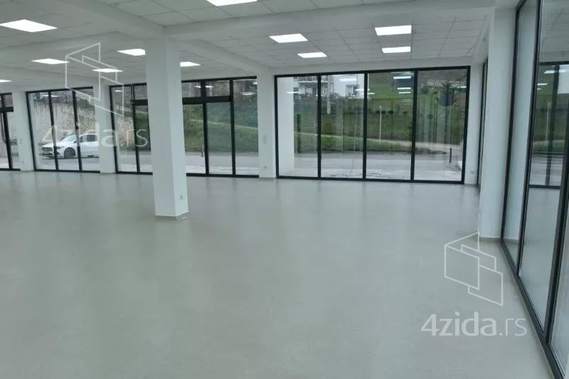 Poslovna zgrada | 4zida