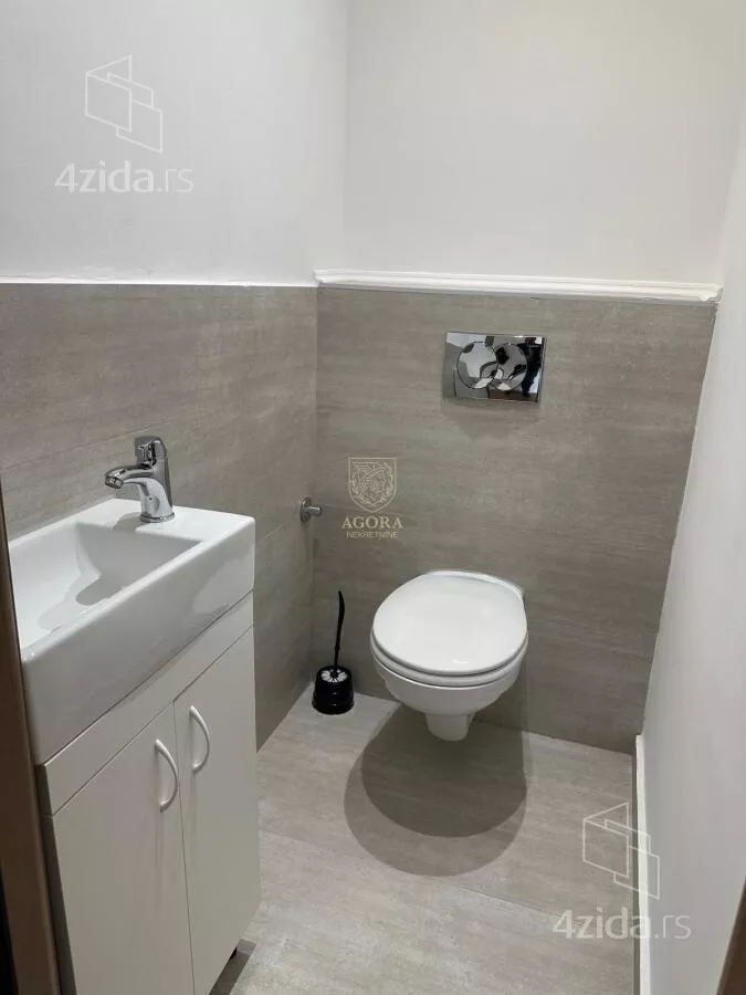 Četvoroiposoban stan | 4zida