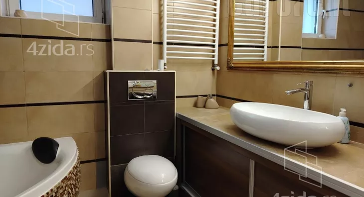 Petosoban stan | 4zida