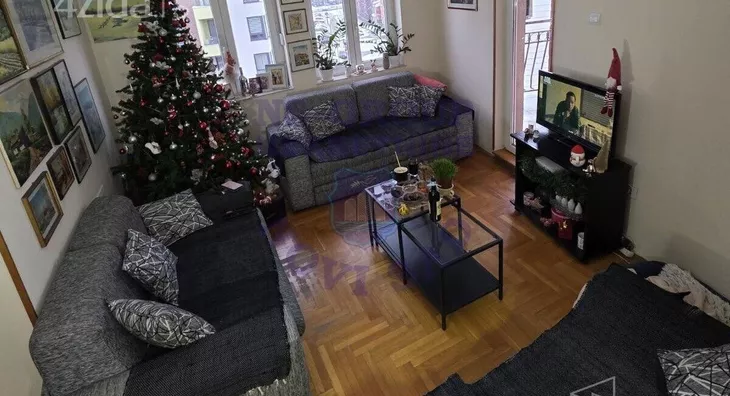 Šestosoban stan | 4zida