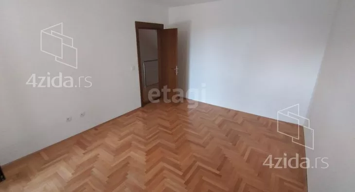 Šestosoban stan | 4zida